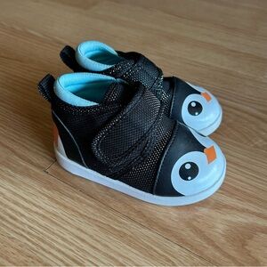 ikiki Penguin Squeaky Sparkly Black Toddler Shoes Size 6